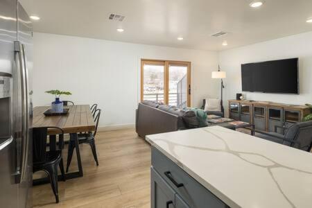 Вилла Near Downtown Stylish 2Br With Amazing Patio - 6 Моаб Экстерьер фото